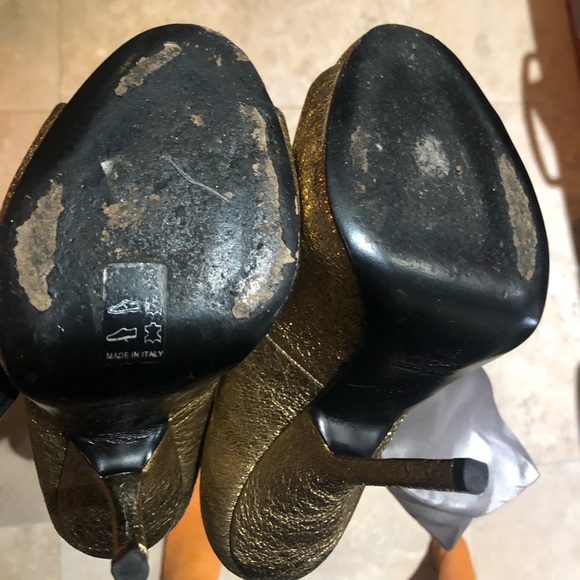 Giuseppe Zanotti Gold Peep-Toe Pump - Picture 6 of 6